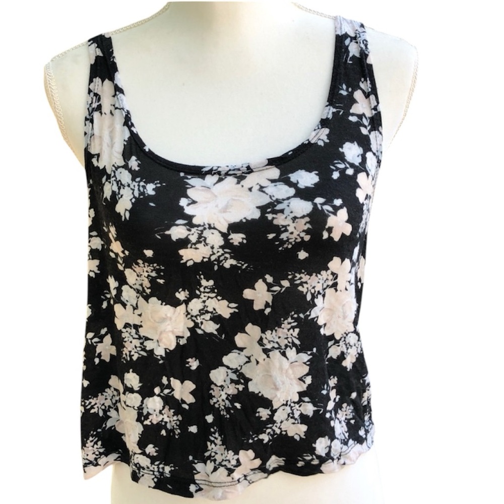 Brandy Melville Fun & Sexy Crop Top w/ Open Back, sz S